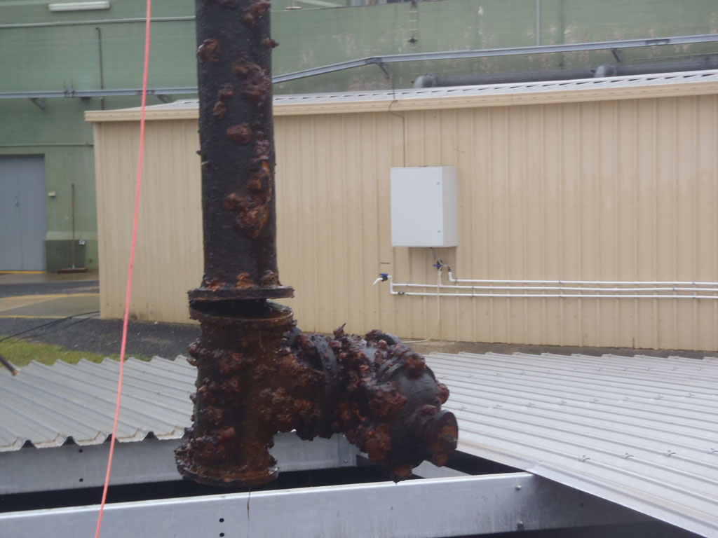 Corroded Pipe removal - water reservoir | TAG Diving