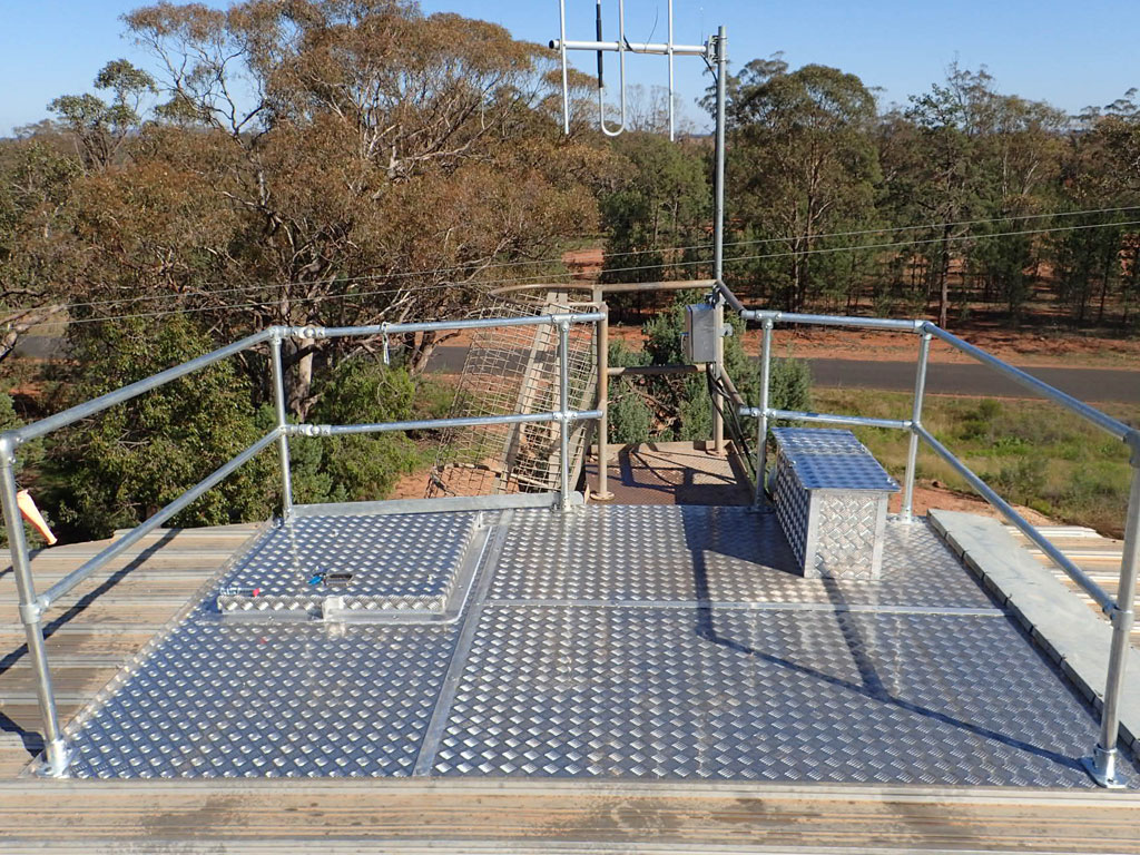 Water reservoir with new safety platform area | TAG DIVING