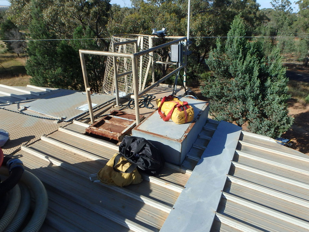 Old unsealed Inlet access cover to water reservoir | TAG Diving